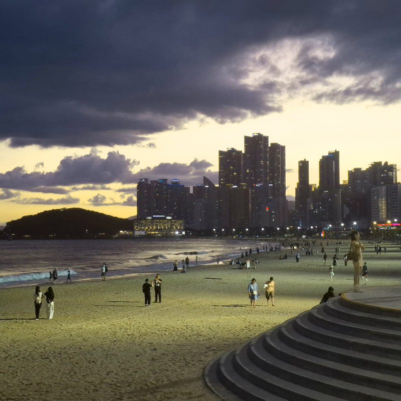 Szene abends am Strand, travelgemskorea.com
